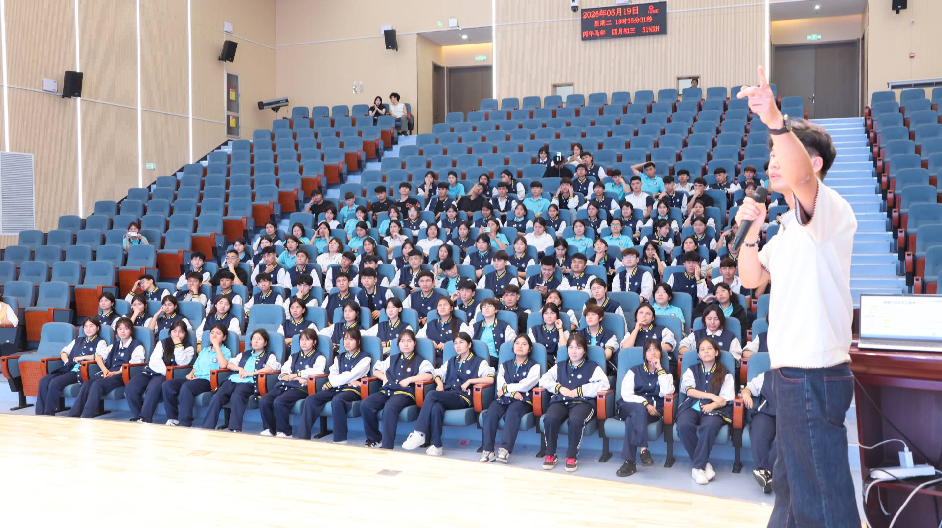 58d860a55bababa4b107ffe8ad65a4f8.jpg